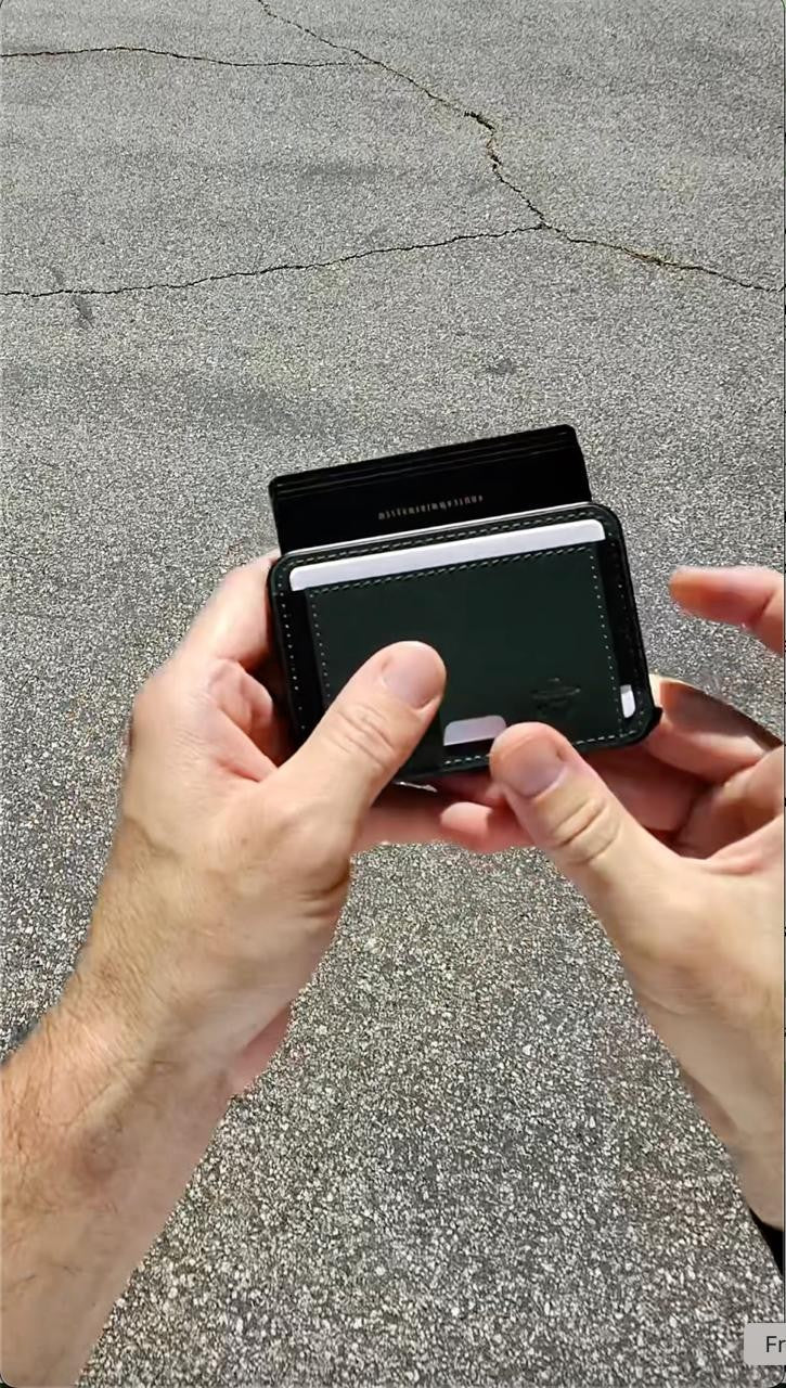 BNDT Maverick wallet held in hand